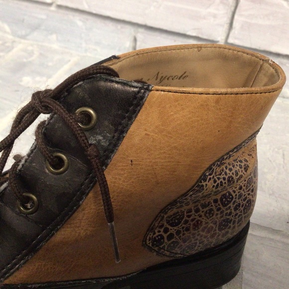 NYCOLE ST LOUIS - Truly unique lace up leather boots - Size 7.5 B - Picture 8 of 14